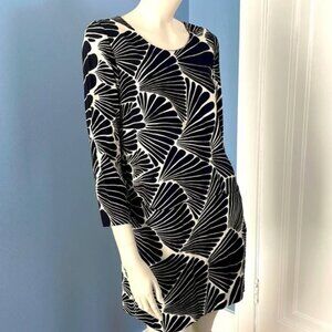 J. Crew Black and White Graphic Shell Motif Mini Dress Size 4 with 3/4 sleeves